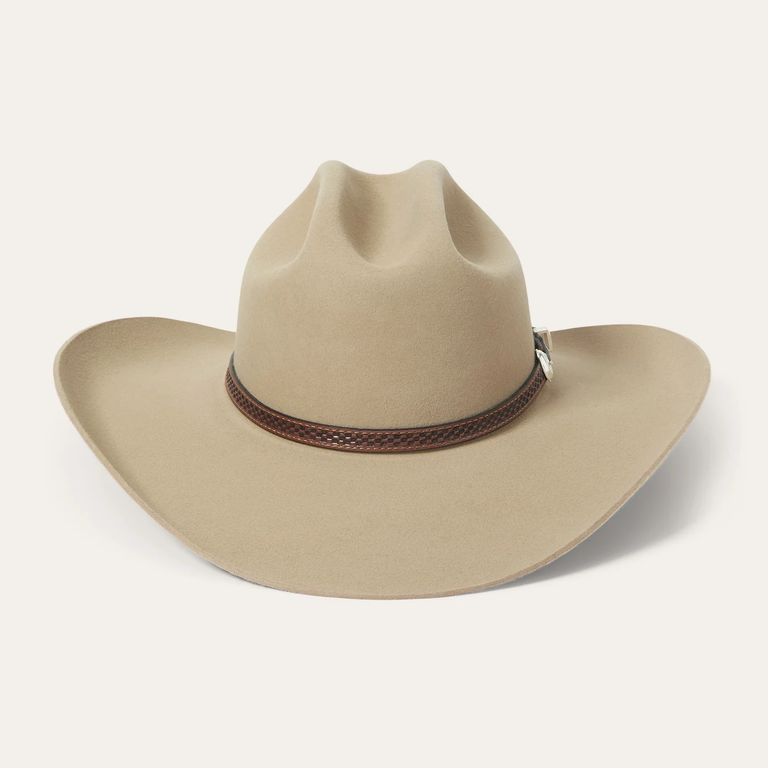 Sombrero Marshall 4X, hecho a mano en EE. UU., con banda de cuero y hebilla plateada. Incluye caja Stetson. Estilo vaquero con calidad y confort.