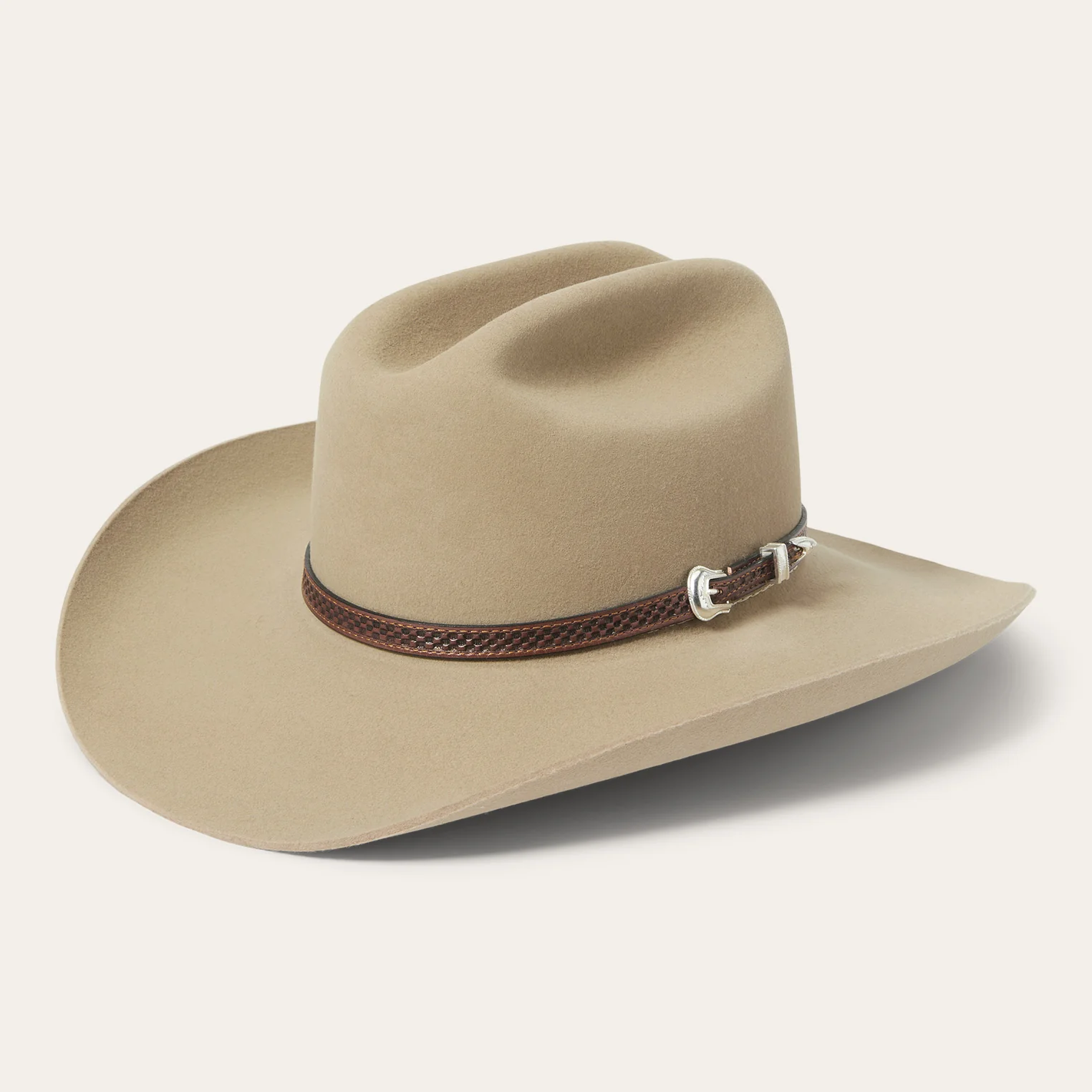 Sombrero Marshall 4X, hecho a mano en EE. UU., con banda de cuero y hebilla plateada. Incluye caja Stetson. Estilo vaquero con calidad y confort.