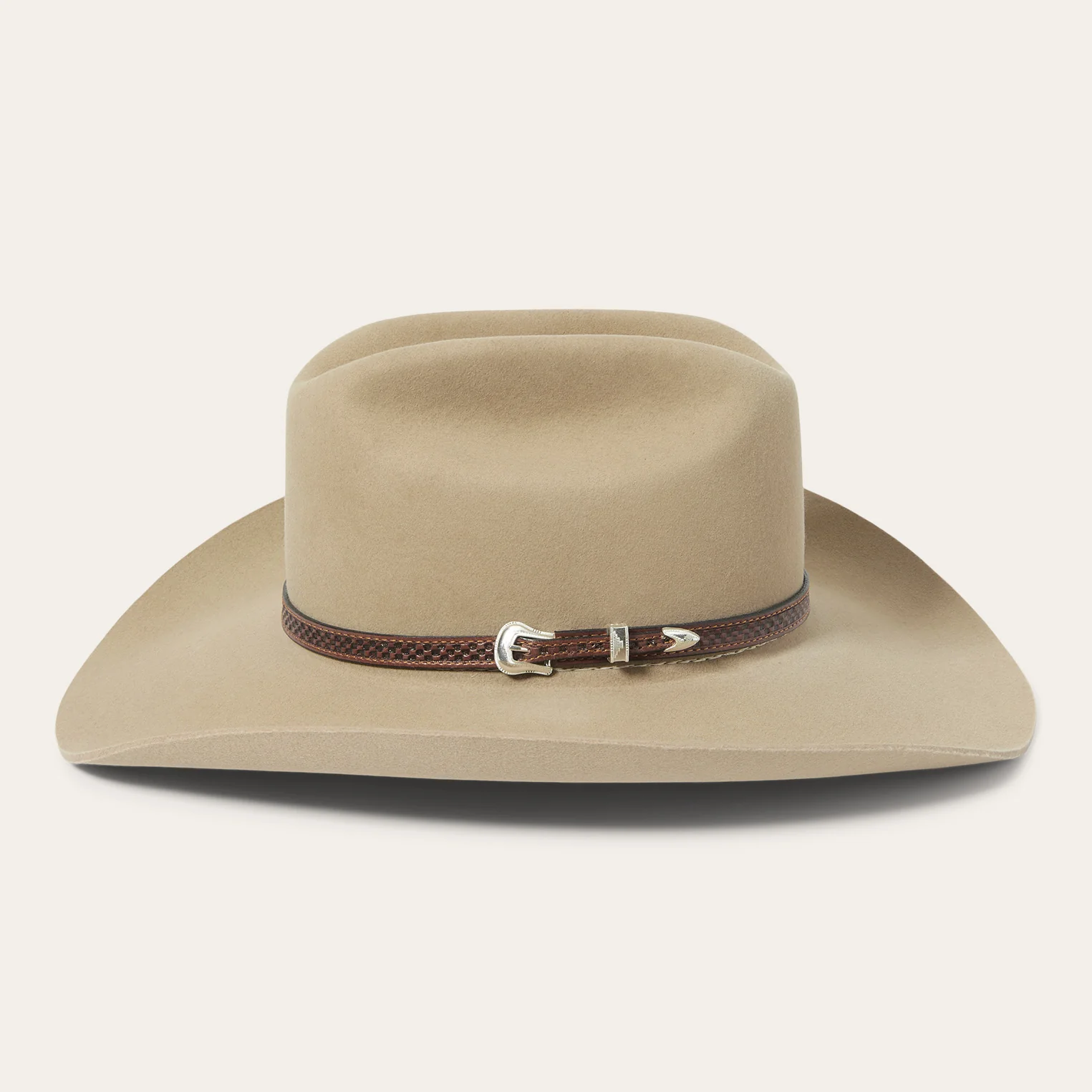 Sombrero Marshall 4X, hecho a mano en EE. UU., con banda de cuero y hebilla plateada. Incluye caja Stetson. Estilo vaquero con calidad y confort.